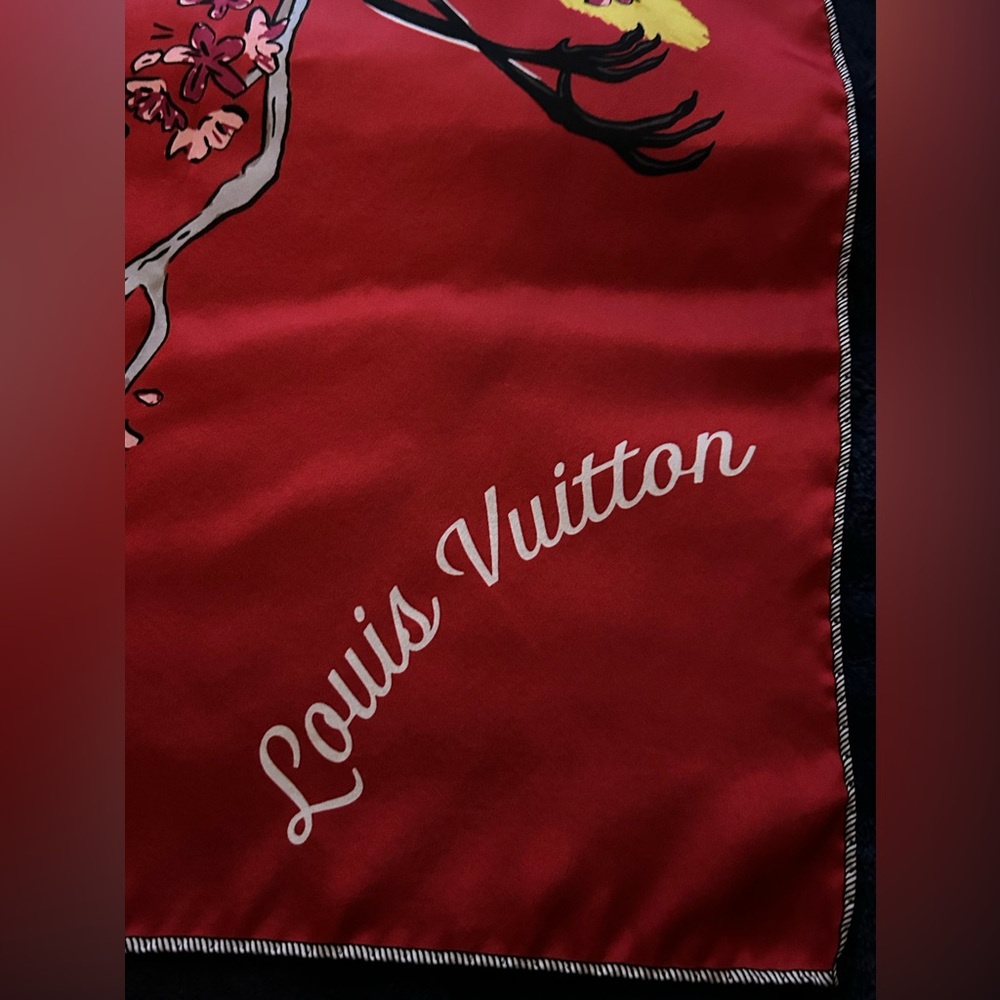 COPY - Authentic Louis Vuitton silk scarf. Absolutely gorgeous. - Picture 15 of 16
